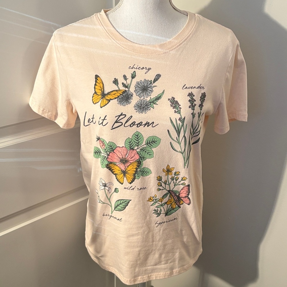 Zoe + Liv Cream Floral Graphic Tee